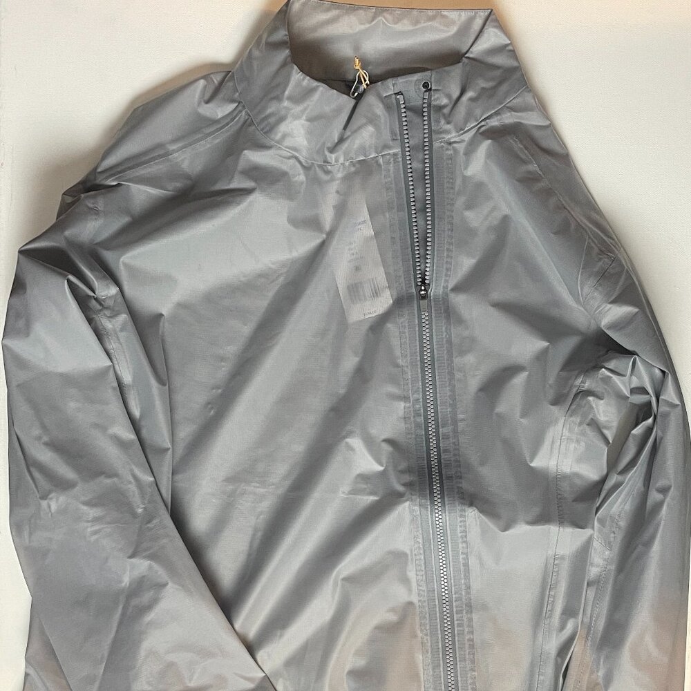 HOKA Men's Performance Shield Jacket- Small- NIB